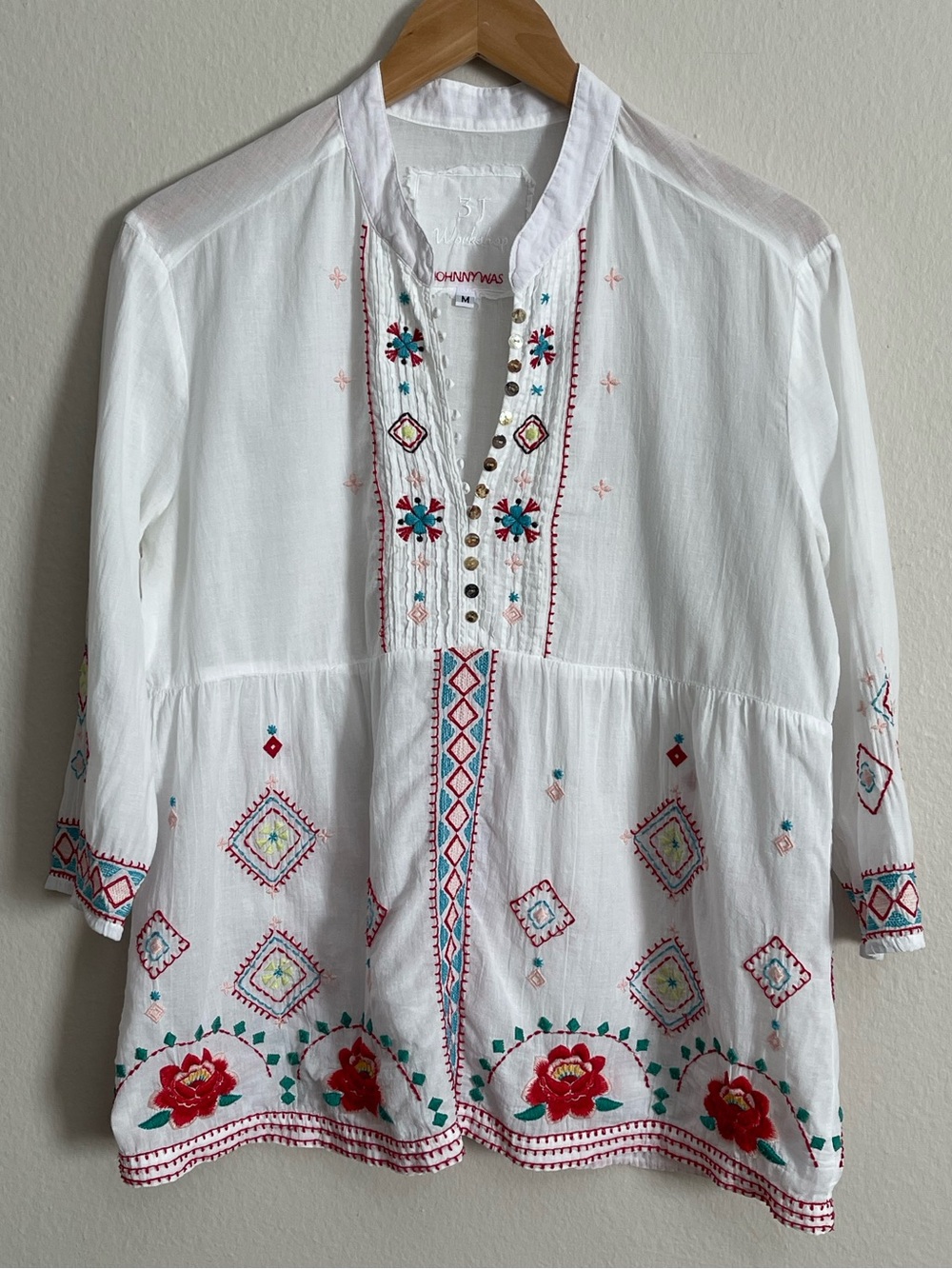 Johnny Was Workshop White Embroidered Boho Tunic Top Floral 3/4 Sleeve Size M - Picture 3 of 9